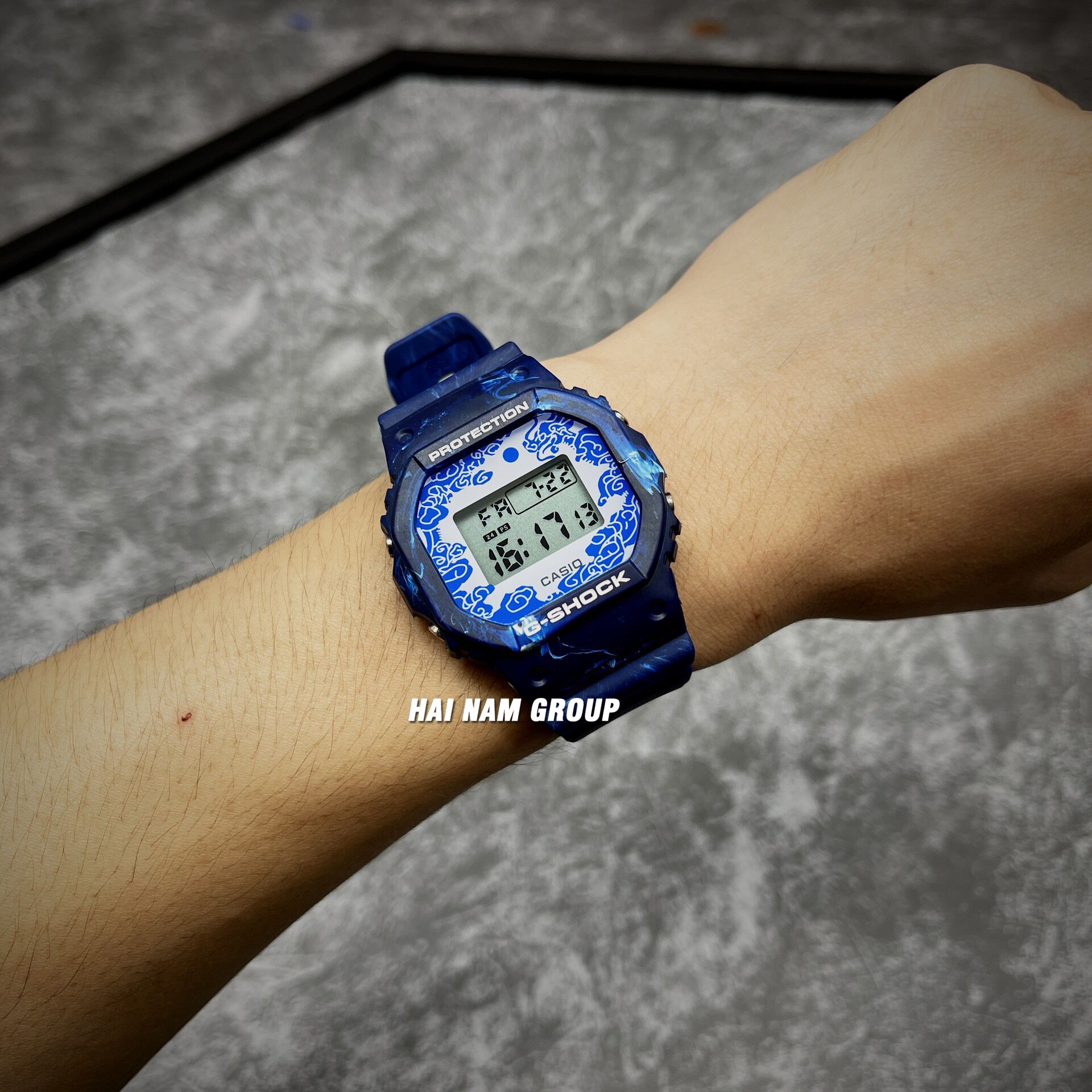 Đồng hồ nam nữ G-SHOCK DW-5600BWP-2 Xanh dương hoa văn trắng 5